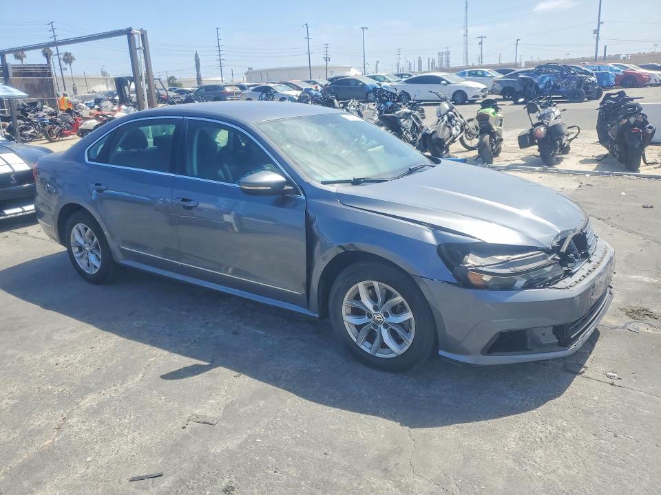 61672936 :رقم المزاد ، 1VWAS7A34GC025960 vin ، 2016 Volkswagen Passat مزاد بيع