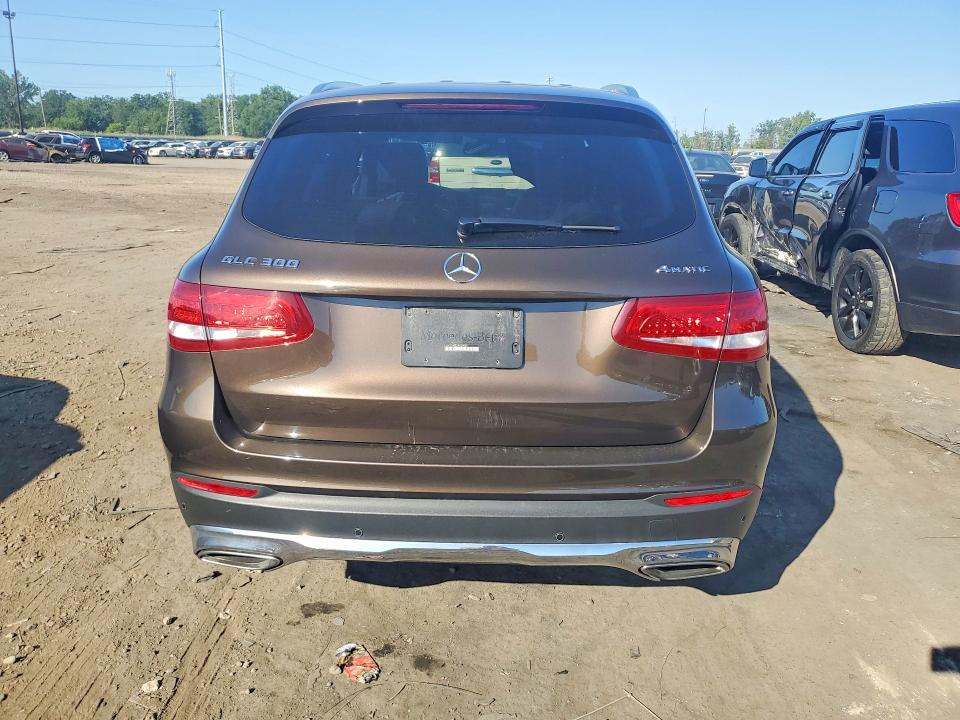62120716 :رقم المزاد ، WDC0G4KB6JV109059 vin ، 2018 Mercedes-benz Glc مزاد بيع