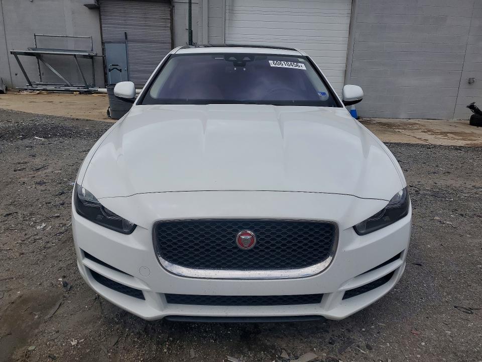 2018 Jaguar Xe მანქანა იყიდება აუქციონზე, vin: SAJAJ4FX4JCP25812, აუქციონის ნომერი: 60610456