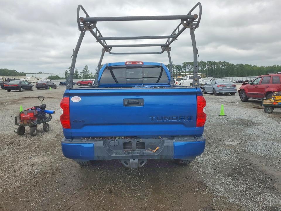 60658686 :رقم المزاد ، 5TFUY5F1XJX754331 vin ، 2018 Toyota Tundra مزاد بيع