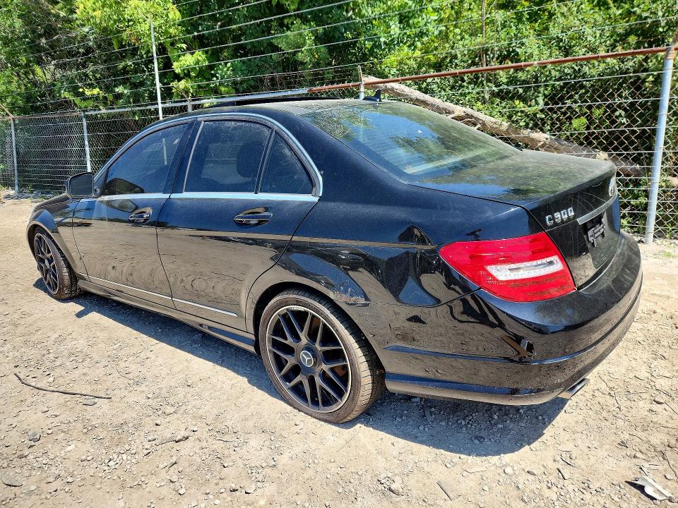 63137406 :رقم المزاد ، WDDGF81X79F271385 vin ، 2009 Mercedes-benz C مزاد بيع