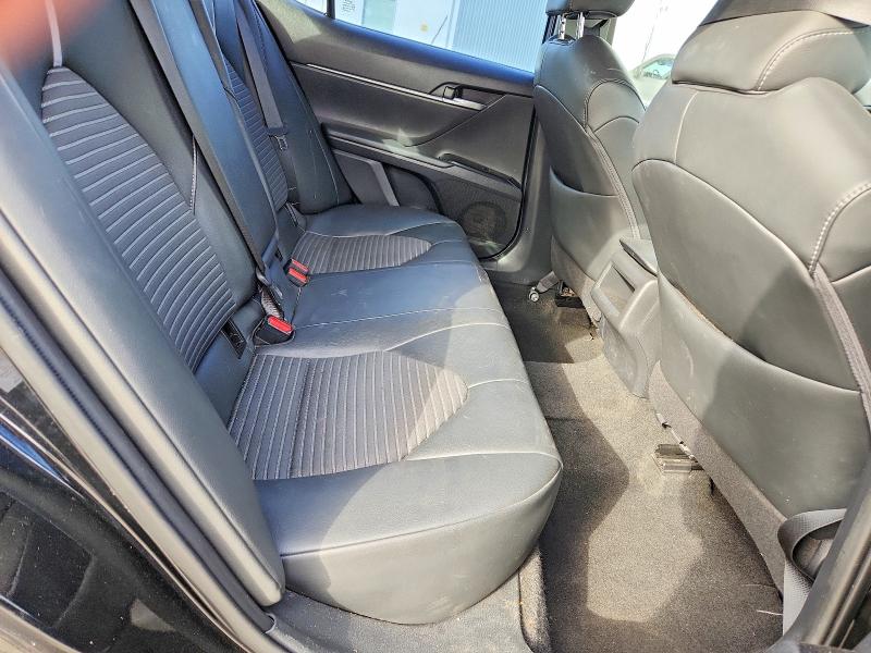 60826466 :رقم المزاد ، 4T1B11HK4JU083939 vin ، 2018 Toyota Camry مزاد بيع