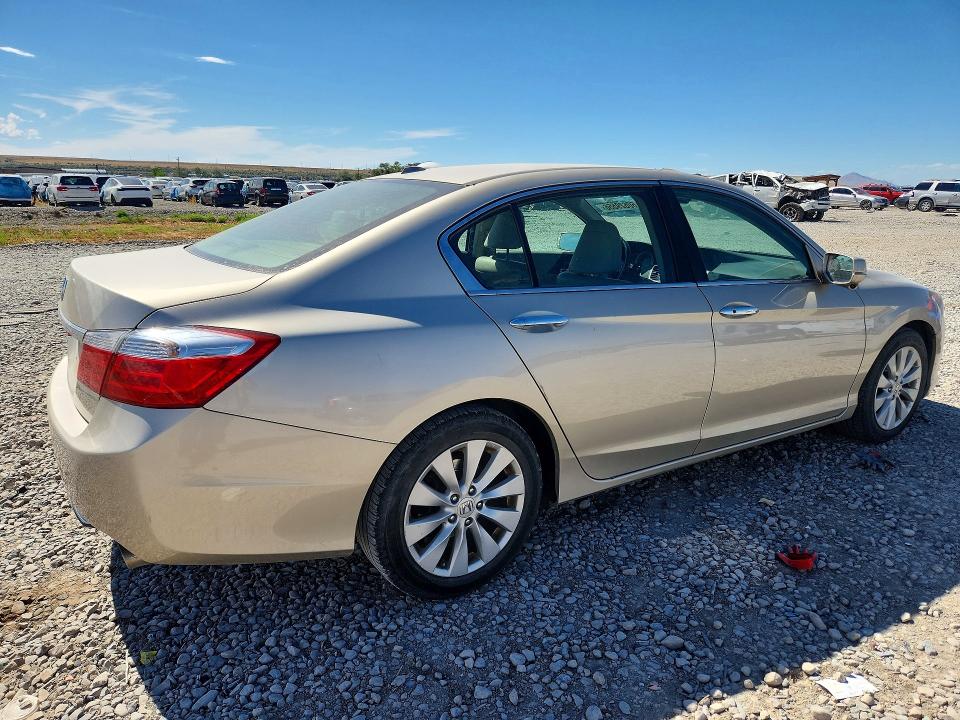 60629556 :رقم المزاد ، 1HGCR2F83FA010764 vin ، 2015 Honda Accord مزاد بيع