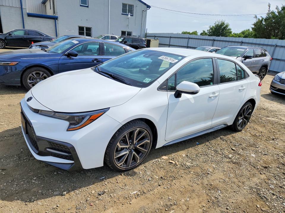 62667916 :رقم المزاد ، 5YFS4MCE8NP137227 vin ، 2022 Toyota Corolla مزاد بيع