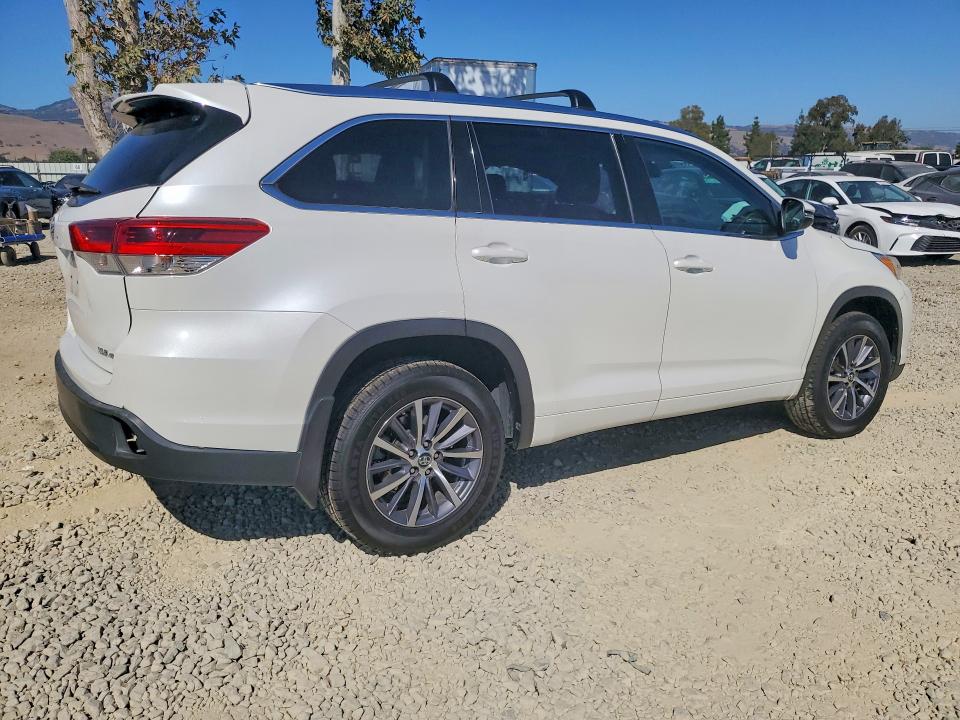 59741626 :رقم المزاد ، 5TDJZRFH3JS842129 vin ، 2018 Toyota Highlander مزاد بيع