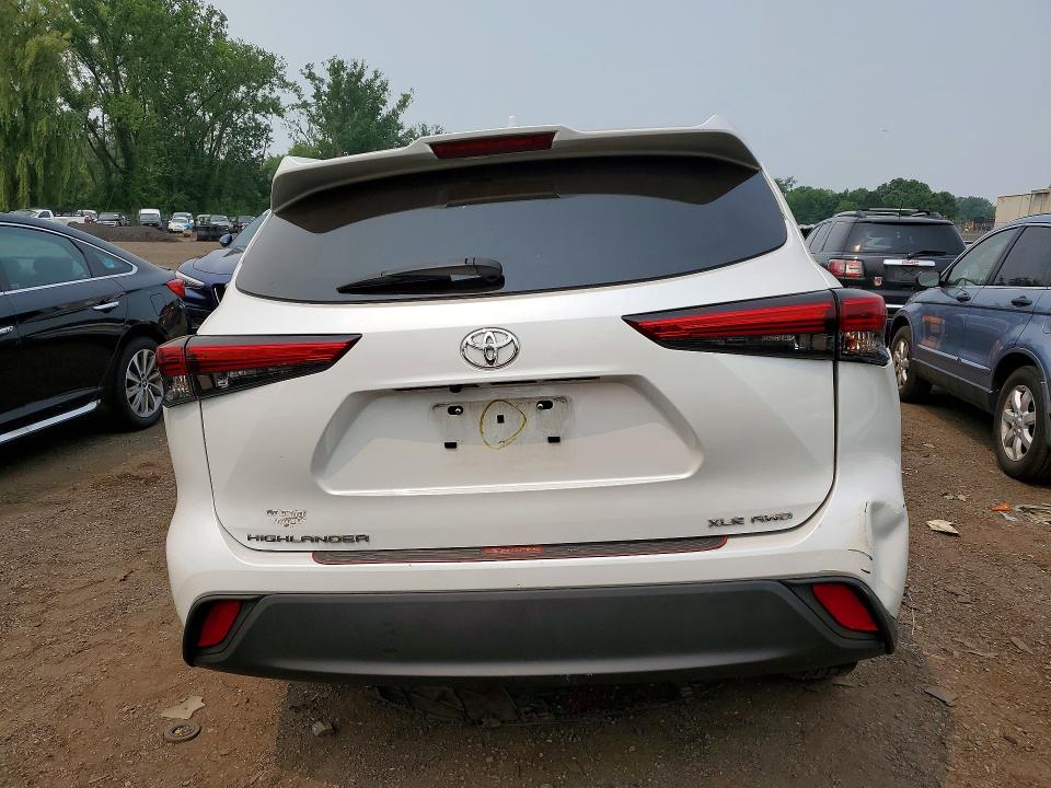 2022 Toyota Highlander მანქანა იყიდება აუქციონზე, vin: 5TDGZRBH4NS221536, აუქციონის ნომერი: 60814656