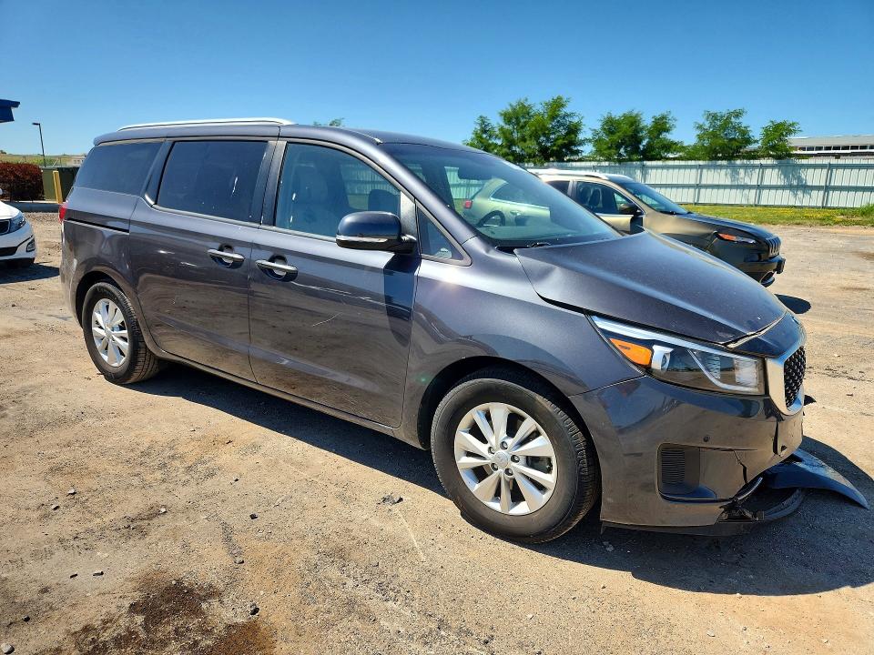 61176206 :رقم المزاد ، KNDMB5C15H6314894 vin ، 2017 Kia Sedona مزاد بيع