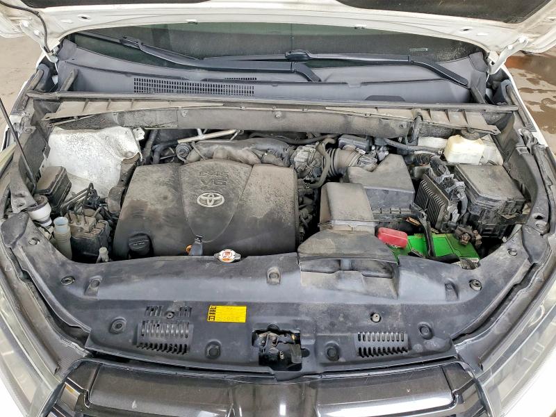 Продажа на аукционе авто 2018 Toyota Highlander, vin: 5TDJZRFH0JS802882, номер лота: 62637306