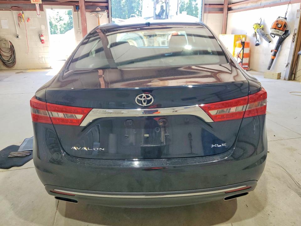 60762126 :رقم المزاد ، 4T1BK1EB2JU286278 vin ، 2018 Toyota Avalon مزاد بيع