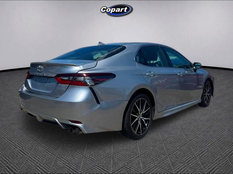 63116726 :رقم المزاد ، 4T1G11AK3MU604122 vin ، 2021 Toyota Camry مزاد بيع