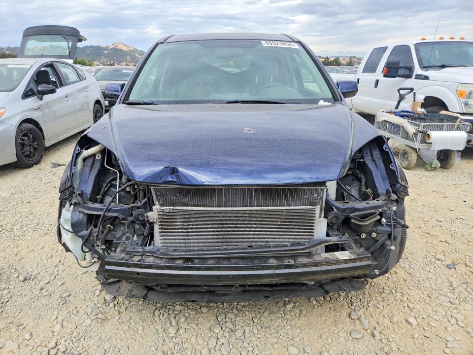 60924656 :رقم المزاد ، JHLRE4H7XBC023629 vin ، 2011 Honda Cr-v مزاد بيع