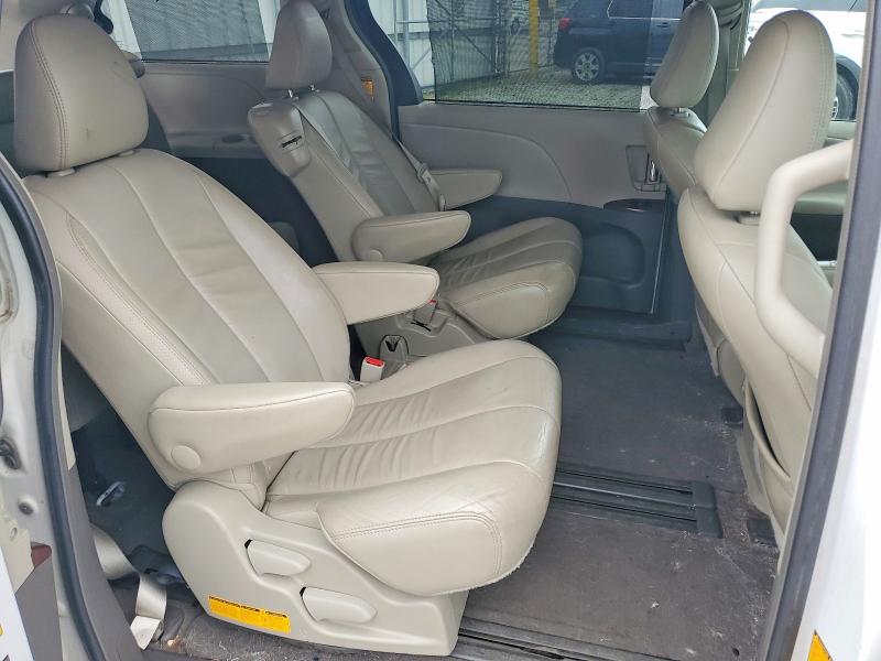 59669826 :رقم المزاد ، 5TDYK3DC3ES444268 vin ، 2014 Toyota Sienna مزاد بيع