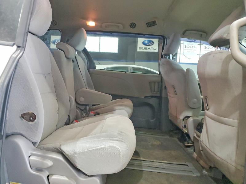 61739666 :رقم المزاد ، 5TDKZ3DC1JS944814 vin ، 2018 Toyota Sienna مزاد بيع