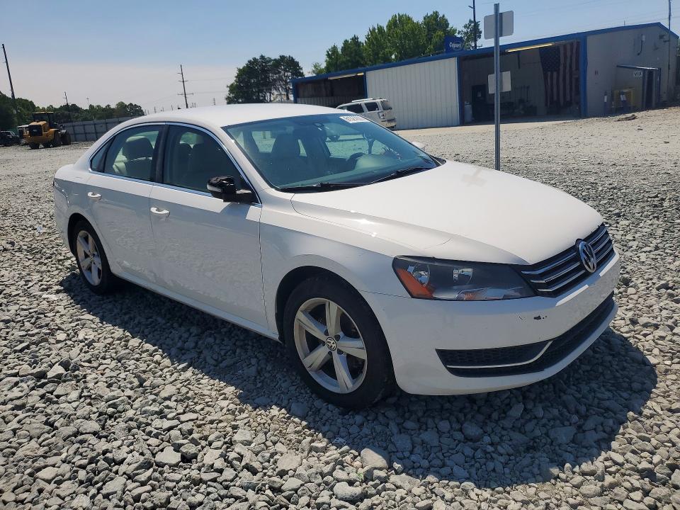 61327806 :رقم المزاد ، 1VWBS7A36FC013666 vin ، 2015 Volkswagen Passat مزاد بيع