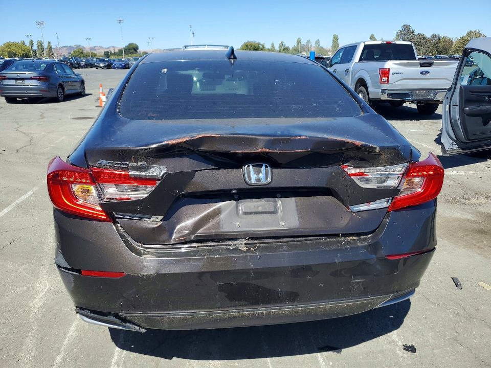 2018 Honda Accord მანქანა იყიდება აუქციონზე, vin: 1HGCV1F10JA136498, აუქციონის ნომერი: 61417556