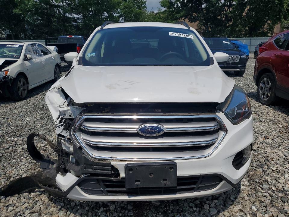 62181286 :رقم المزاد ، 1FMCU0GD8HUB61786 vin ، 2017 Ford Escape مزاد بيع