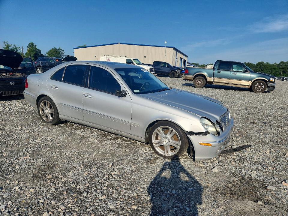 60416056 :رقم المزاد ، WDBUF70J74A400363 vin ، 2004 Mercedes-benz E مزاد بيع