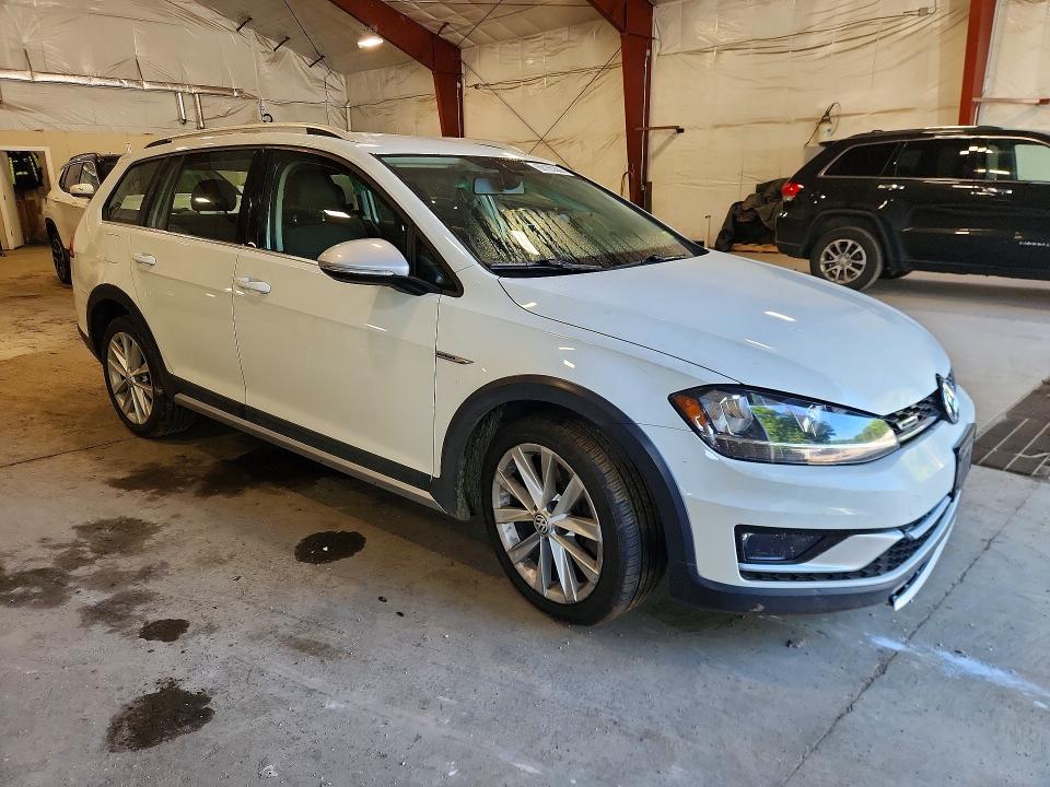 60165386 :رقم المزاد ، 3VWH17AU5JM764058 vin ، 2018 Volkswagen Golf Alltrack مزاد بيع