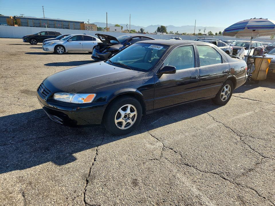 60069546 :رقم المزاد ، JT2BG28K2W0152093 vin ، 1998 Toyota Camry مزاد بيع