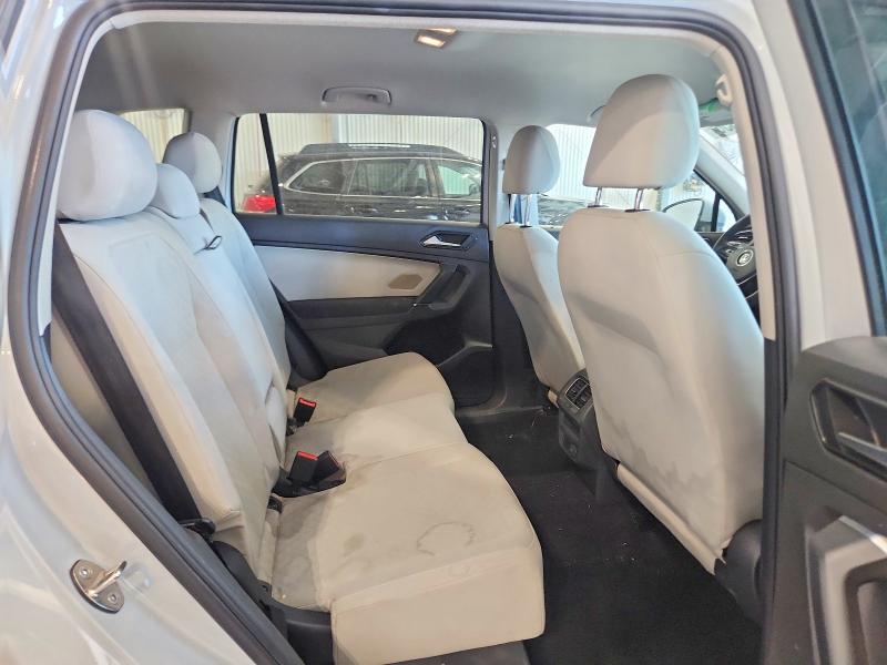 60658556 :رقم المزاد ، 3VV0B7AX9JM081126 vin ، 2018 Volkswagen Tiguan مزاد بيع