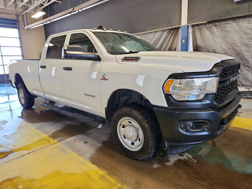 62767676 :رقم المزاد ، 3C6UR5HL8MG532835 vin ، 2021 Ram 2500 مزاد بيع