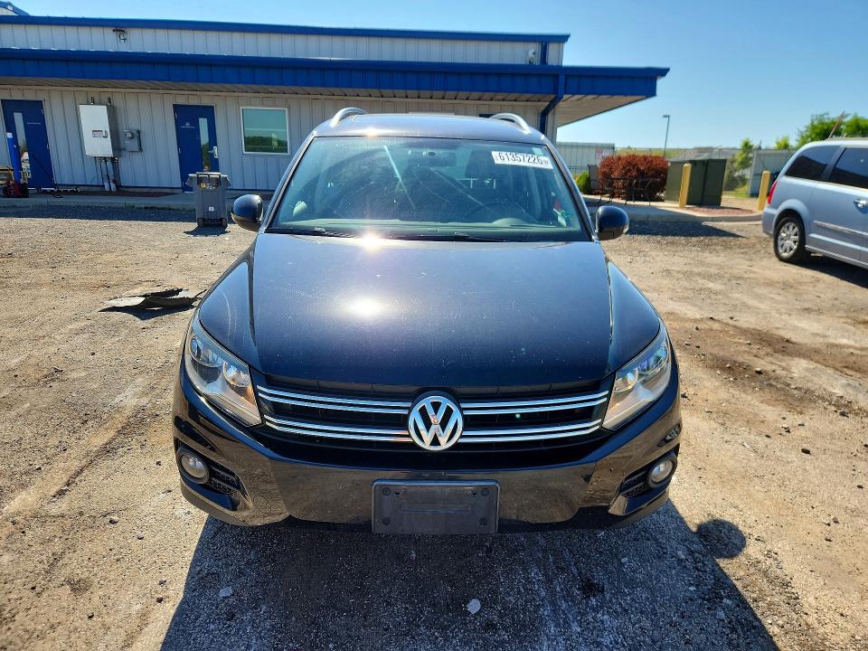 61357226 :رقم المزاد ، WVGAV7AX4CW532388 vin ، 2012 Volkswagen Tiguan مزاد بيع