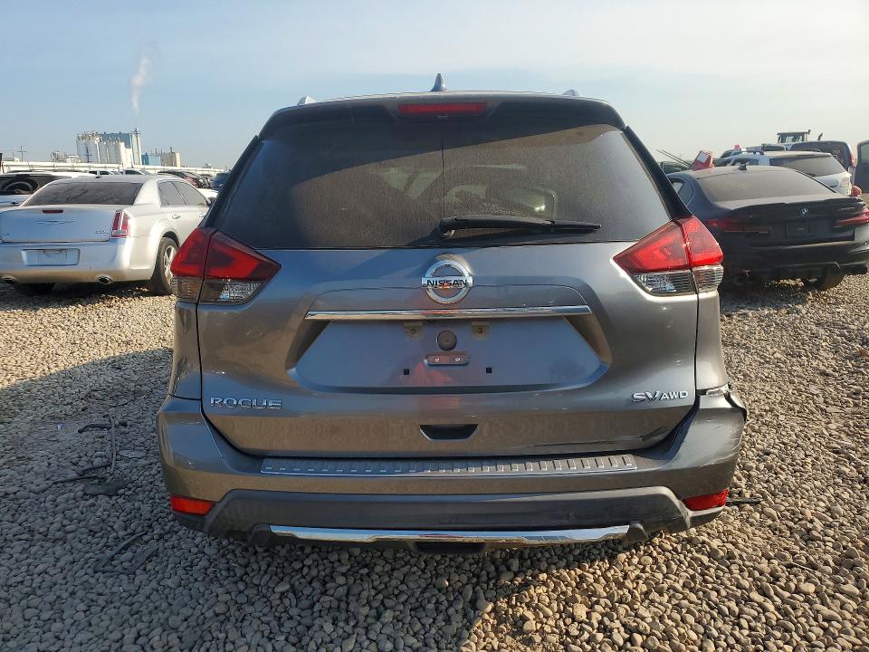 60815406 :رقم المزاد ، KNMAT2MV4JP608299 vin ، 2018 Nissan Rogue مزاد بيع