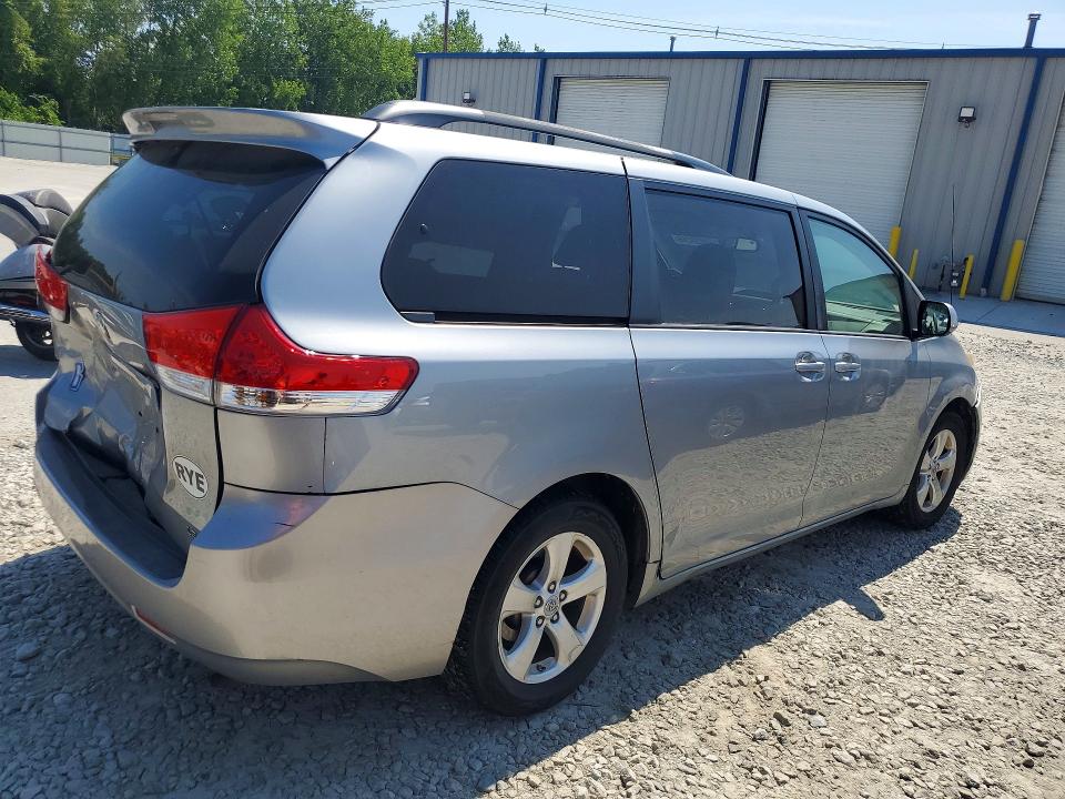 60839266 :رقم المزاد ، 5TDKK3DC0BS138808 vin ، 2011 Toyota Sienna مزاد بيع