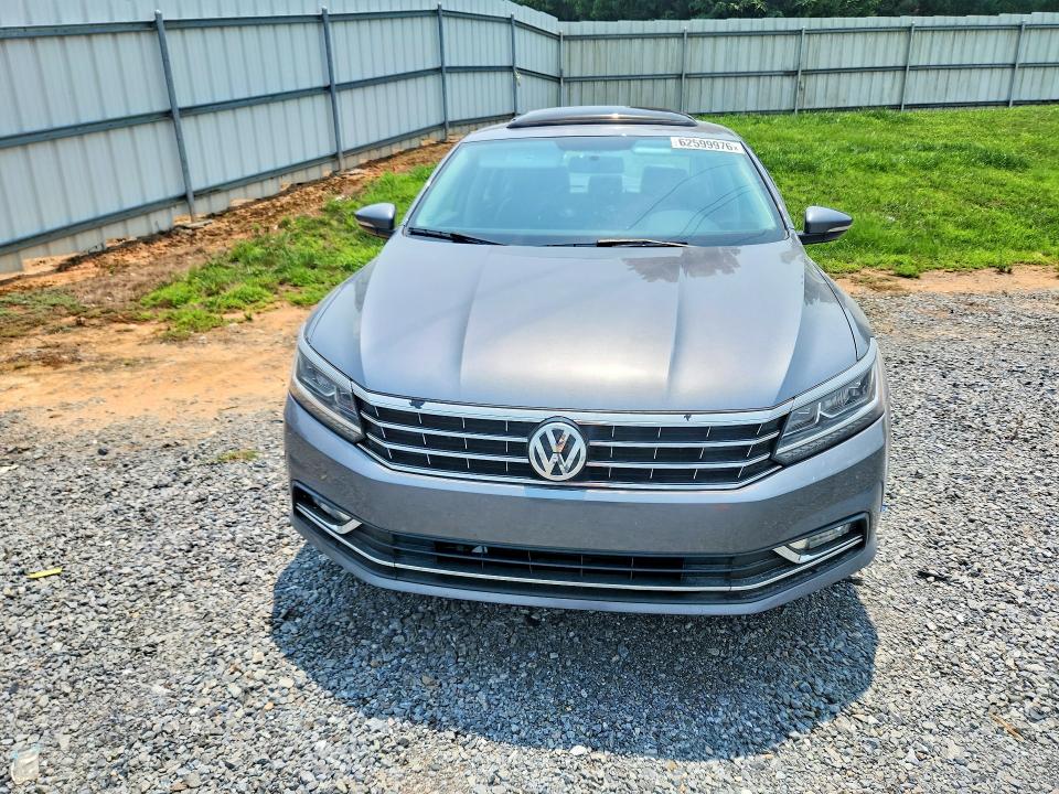 62599976 :رقم المزاد ، 1VWBA7A34JC000927 vin ، 2018 Volkswagen Passat مزاد بيع