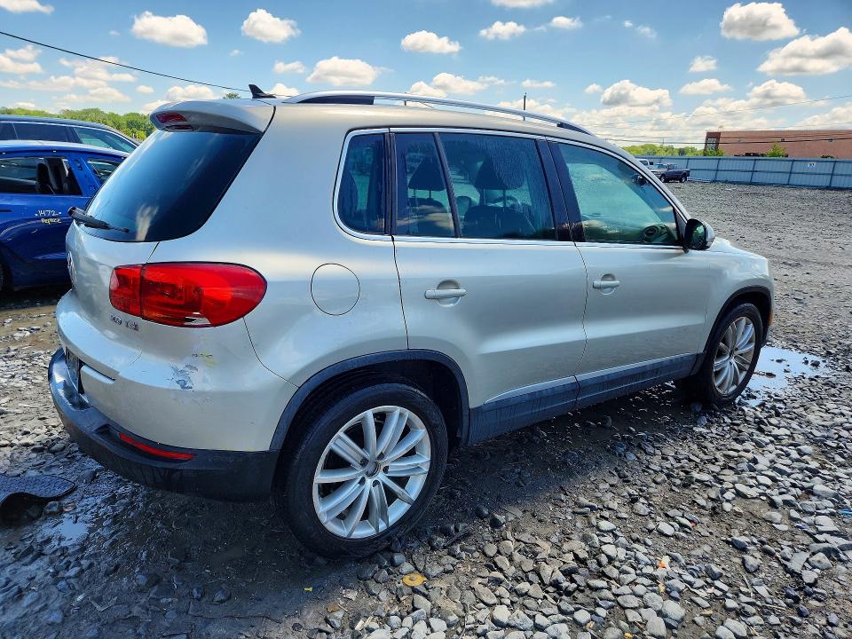 60225706 :رقم المزاد ، WVGAV7AX6CW515625 vin ، 2012 Volkswagen Tiguan مزاد بيع