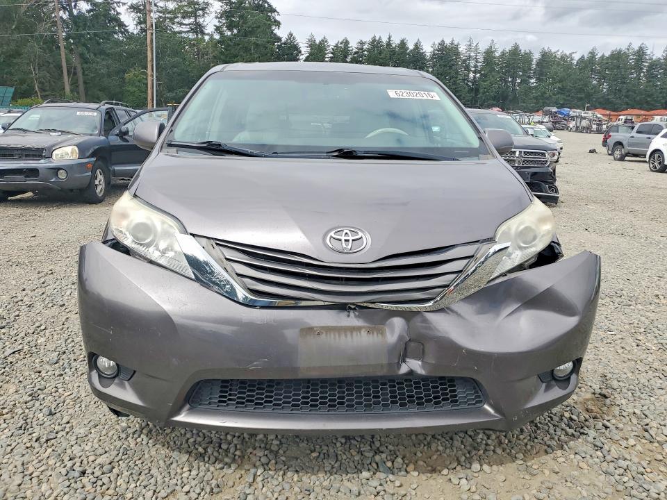 2011 Toyota Sienna მანქანა იყიდება აუქციონზე, vin: 5TDYK3DC1BS021250, აუქციონის ნომერი: 62302016