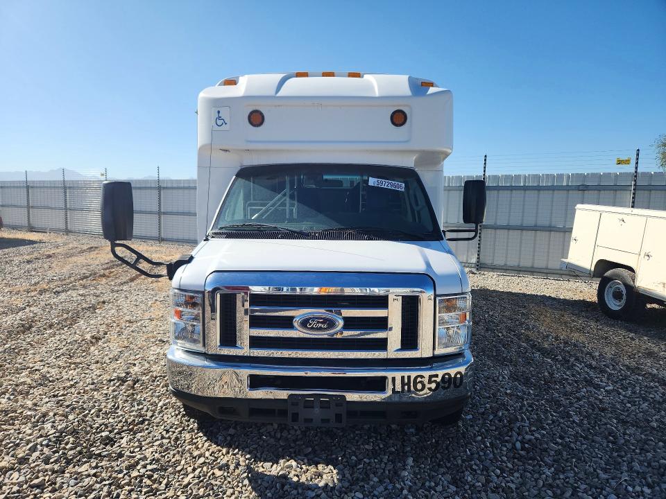 59729606 :رقم المزاد ، 1FDFE4FS7HDC06590 vin ، 2017 Ford Econoline مزاد بيع