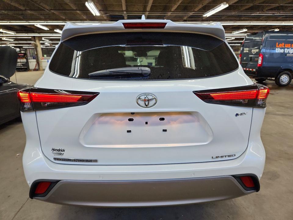 Продажа на аукционе авто 2025 Toyota Highlander Hybrid, vin: 5TDKBRCH8SS648596, номер лота: 61212676