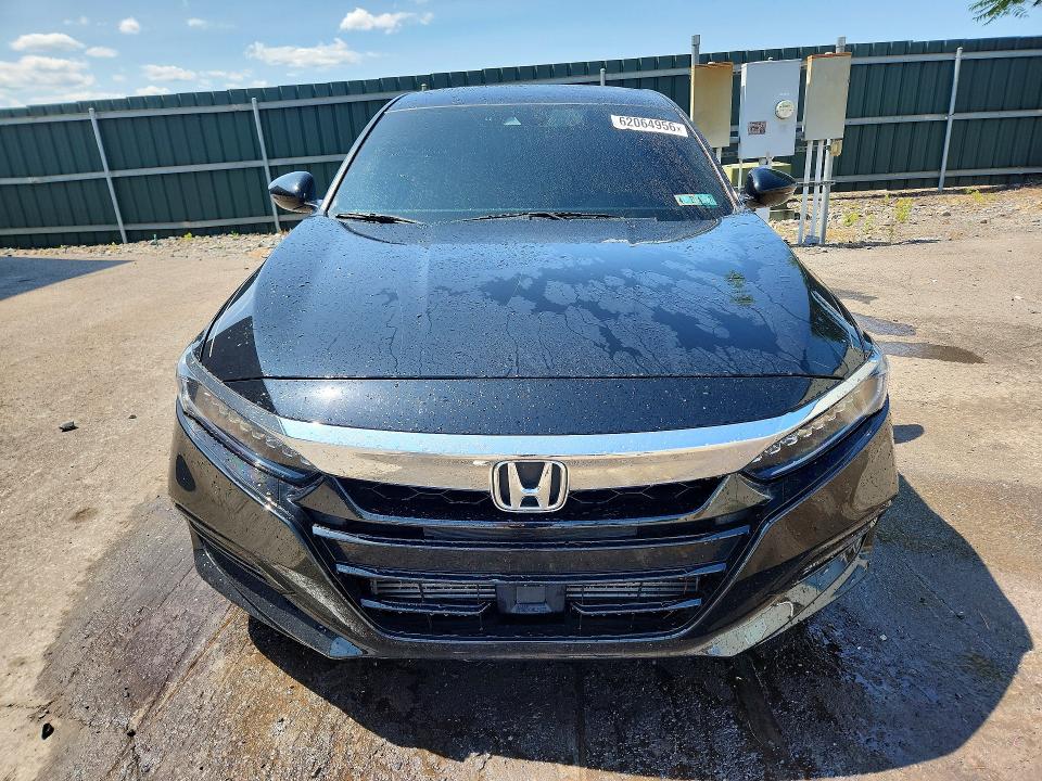 Продажа на аукционе авто 2018 Honda Accord, vin: 1HGCV1F90JA043647, номер лота: 62064956