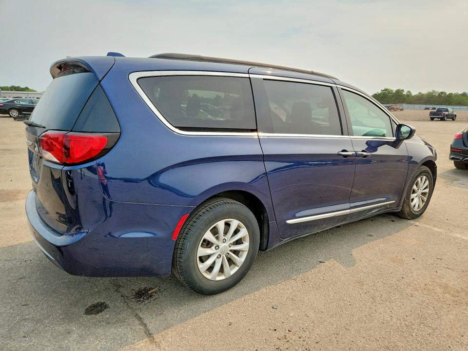 60698296 :رقم المزاد ، 2C4RC1BG4HR519651 vin ، 2017 Chrysler Pacifica مزاد بيع