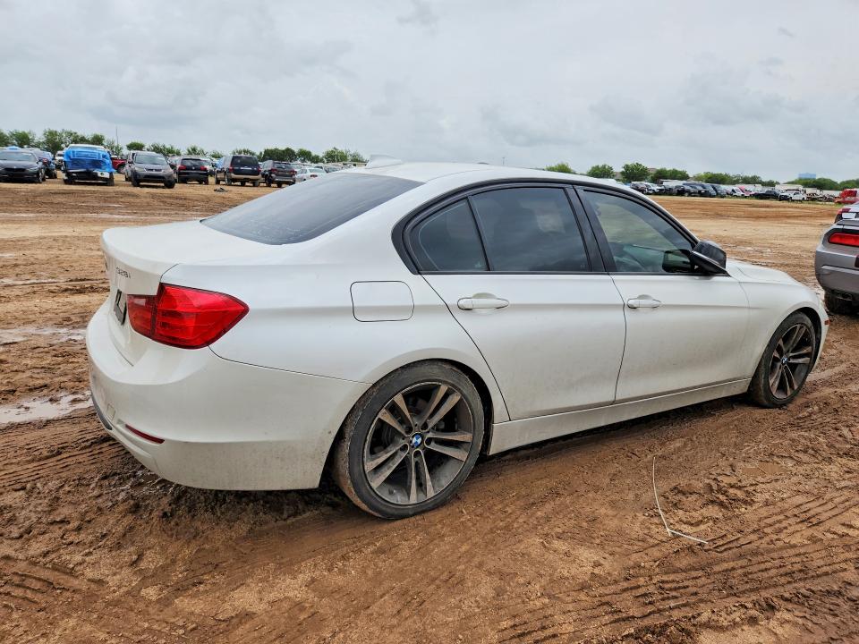 61445216 :رقم المزاد ، WBA3A5C52DF351944 vin ، 2013 Bmw 328 مزاد بيع