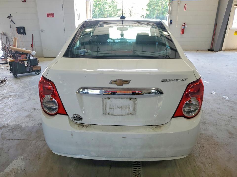 63052186 :رقم المزاد ، 1G1JC5SG9F4164831 vin ، 2015 Chevrolet Sonic مزاد بيع