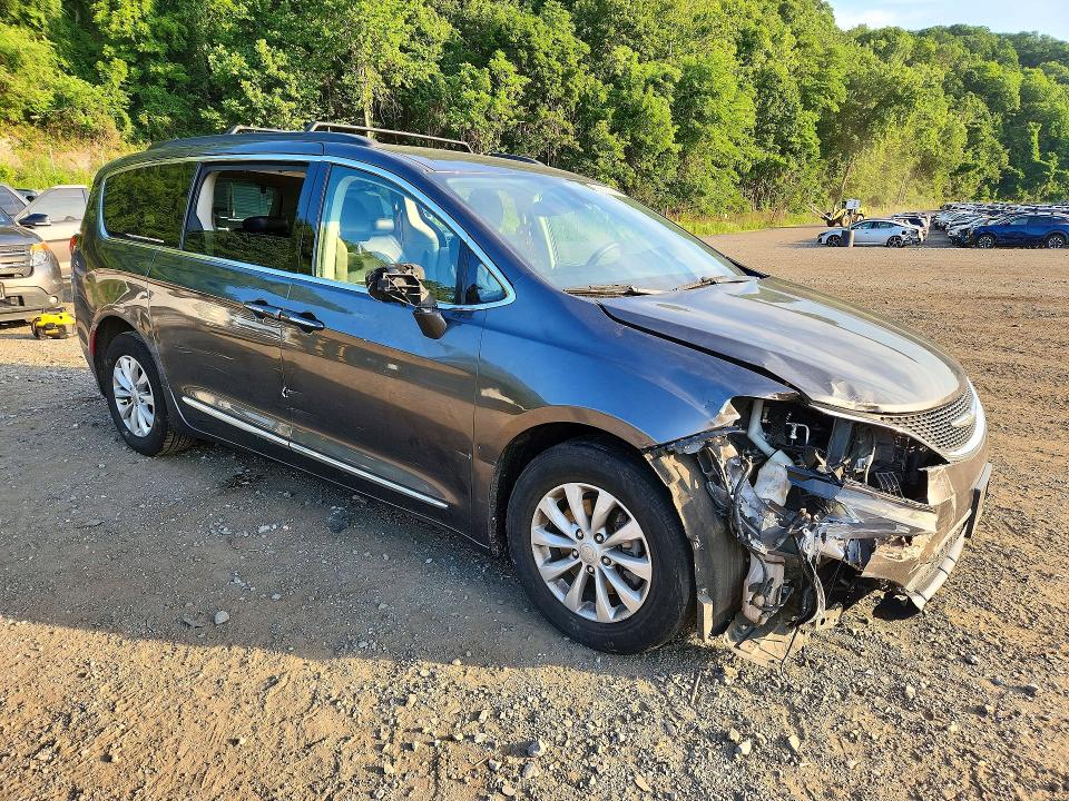 58603206 :رقم المزاد ، 2C4RC1BG4HR821196 vin ، 2017 Chrysler Pacifica مزاد بيع