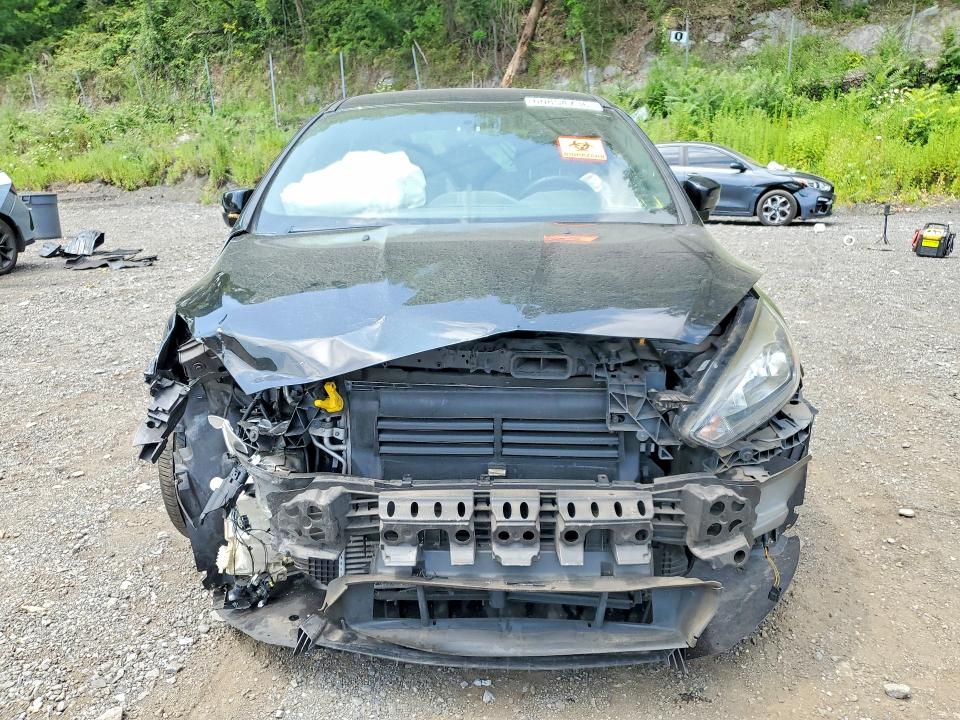 60854736 :رقم المزاد ، 1FADP3L99GL224357 vin ، 2016 Ford Focus مزاد بيع