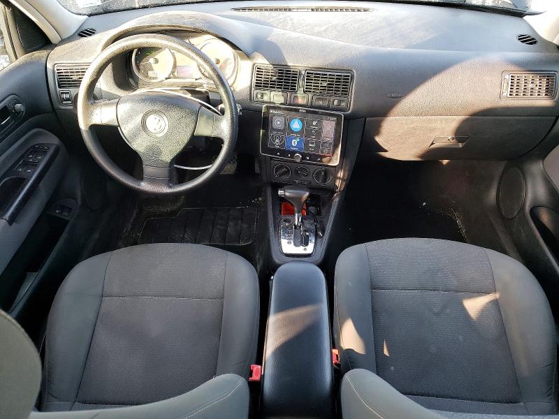 62153406 :رقم المزاد ، 9BWEL4BE2A4000241 vin ، 2010 Volkswagen City Golf مزاد بيع