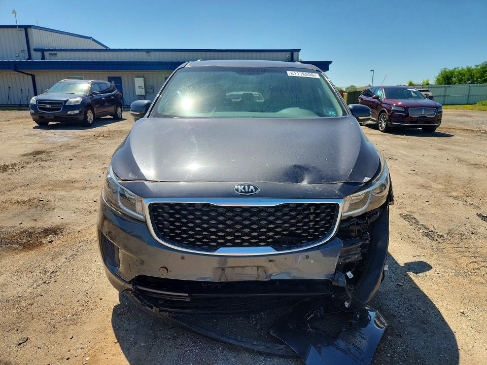61176206 :رقم المزاد ، KNDMB5C15H6314894 vin ، 2017 Kia Sedona مزاد بيع