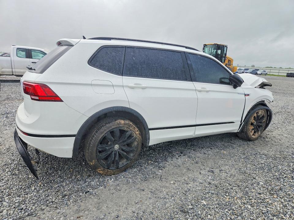 62304526 :رقم المزاد ، 3VV3B7AX6MM074667 vin ، 2021 Volkswagen Tiguan مزاد بيع