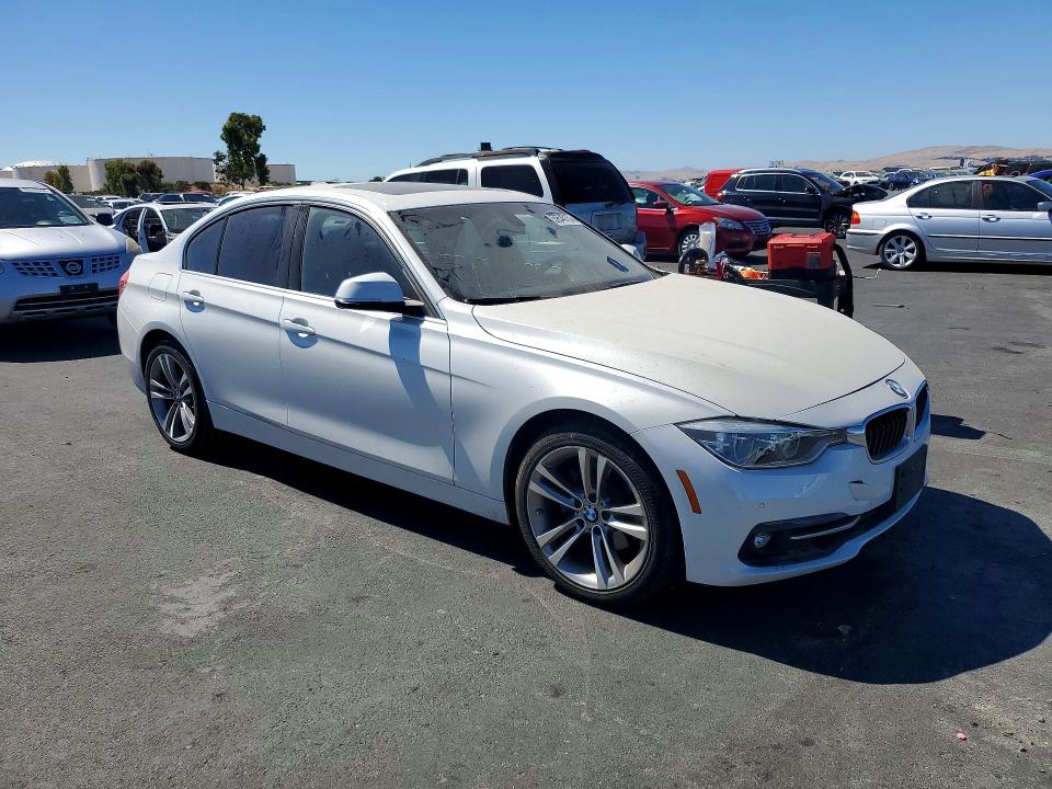 59543156 :رقم المزاد ، WBA8B9G55HNU49818 vin ، 2017 Bmw 330 مزاد بيع