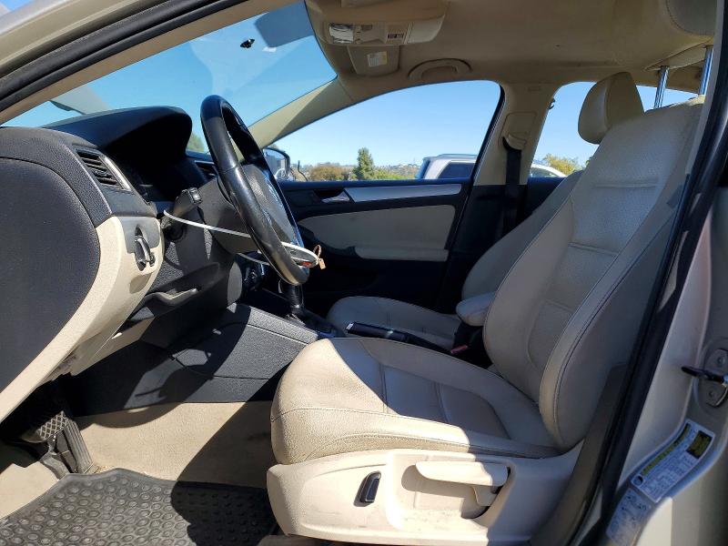 61512646 :رقم المزاد ، 3VWD17AJ1EM242621 vin ، 2014 Volkswagen Jetta مزاد بيع