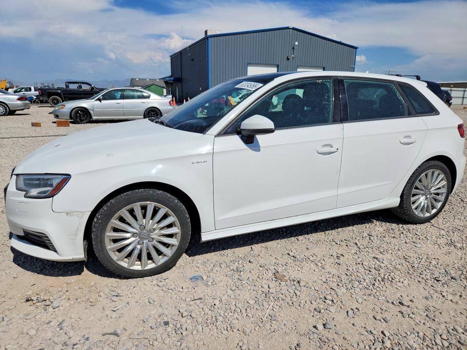 62034956 :رقم المزاد ، WAUUPBFF0HA044717 vin ، 2017 Audi A3 مزاد بيع