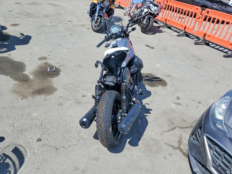61333806 :رقم المزاد ، ZGUKZUA06MM000438 vin ، 2021 Moto Guzzi V7 مزاد بيع