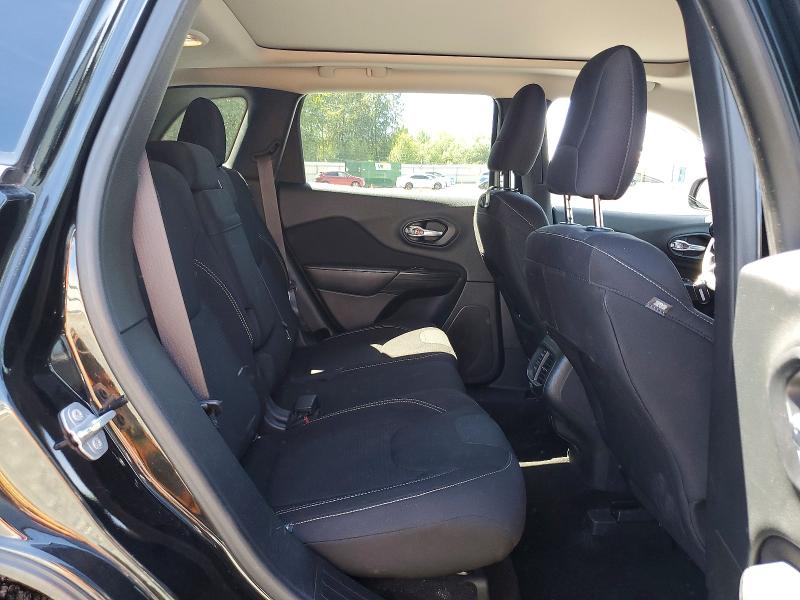 60137126 :رقم المزاد ، 1C4PJMCS7FW768399 vin ، 2015 Jeep Cherokee مزاد بيع