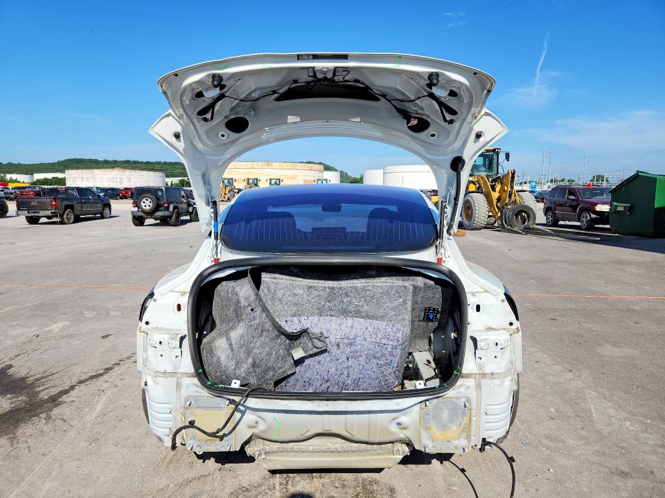 Продажа на аукционе авто 2018 Tesla Model 3, vin: 5YJ3E1EA0JF005689, номер лота: 59388106