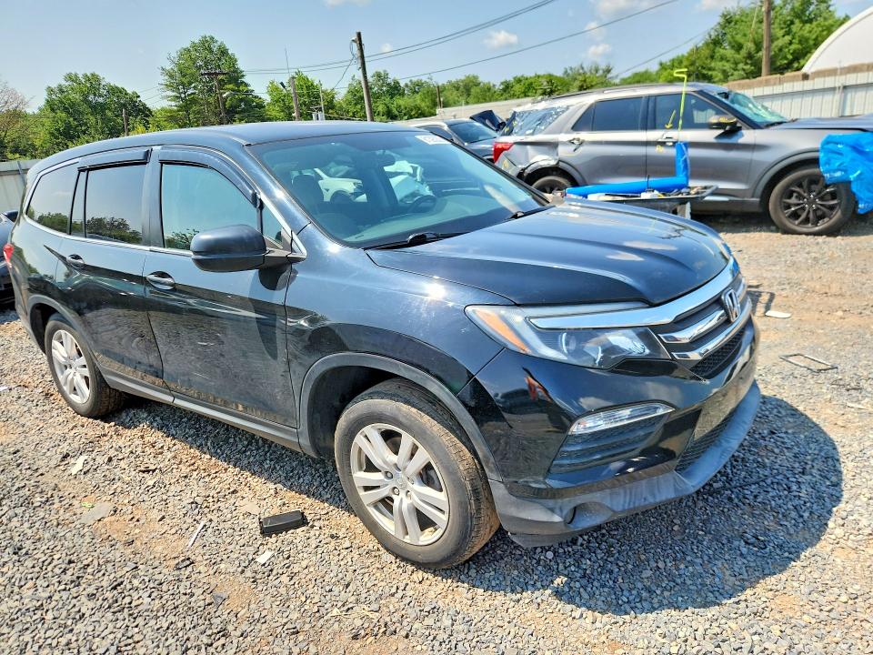 61393236 :رقم المزاد ، 5FNYF6H11JB035618 vin ، 2018 Honda Pilot مزاد بيع