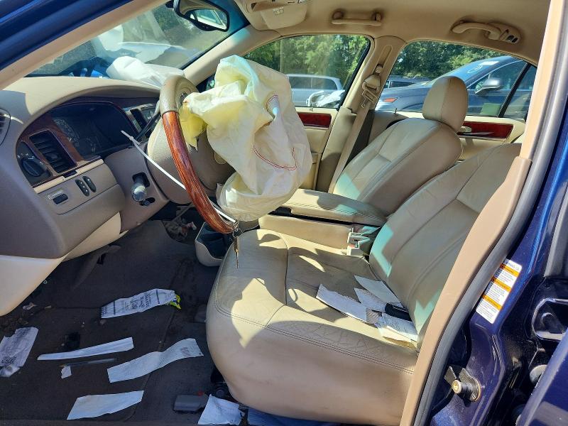 2004 Lincoln Town Car მანქანა იყიდება აუქციონზე, vin: 1LNHM83W34Y677567, აუქციონის ნომერი: 61845056